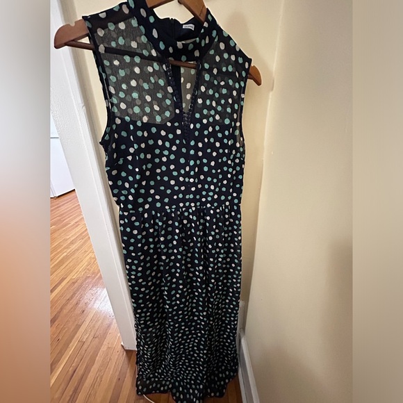 Medium size dresses - Picture 6 of 8